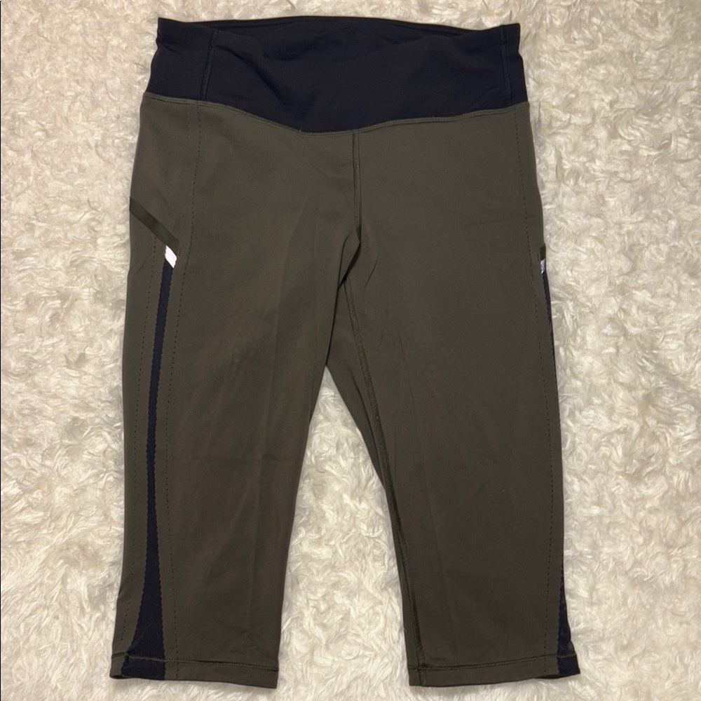 Lululemon Green and Black Capri-lengthPants